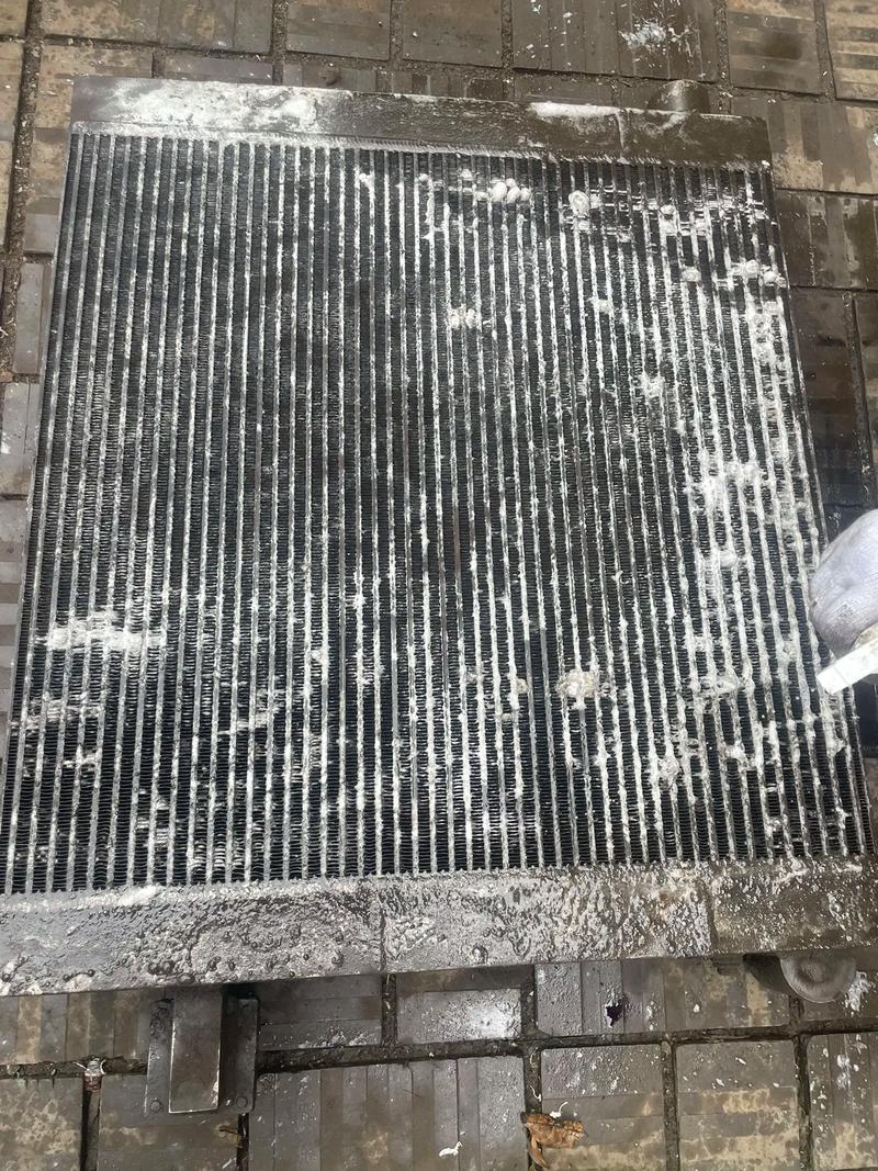 37kw机器高温清洗散热器 效果杠杠的.好品质就选金耀空压机