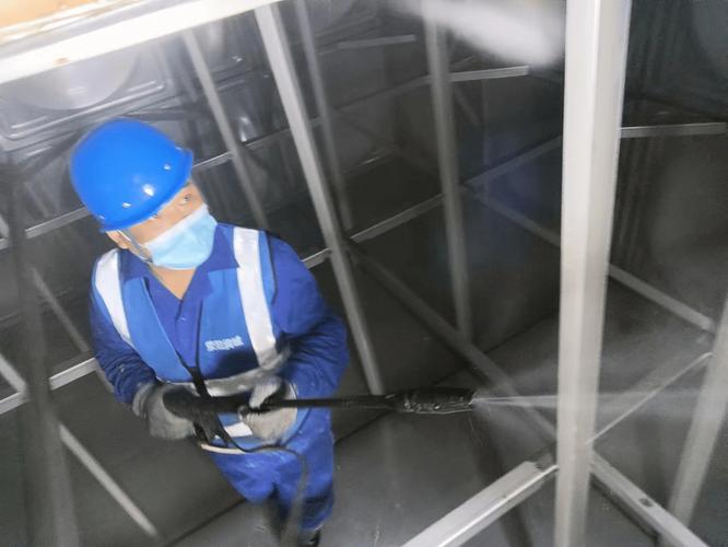 荥阳自来水公司持续开展二次供水水箱清洗消毒，筑牢居民饮水安全防线